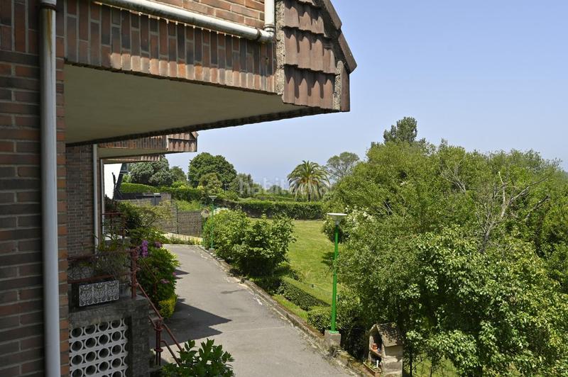 Foto aa3f3631-ed5b-4600-bc0e-29d511c044da. Semi detached house with heating parking in Artatza-Pinueta-Pinosolo Leioa