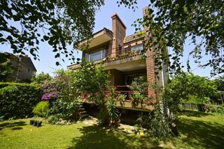 Maison jumelée à Artatza-Pinueta-Pinosolo. Chalet adosado con jardín en leioa