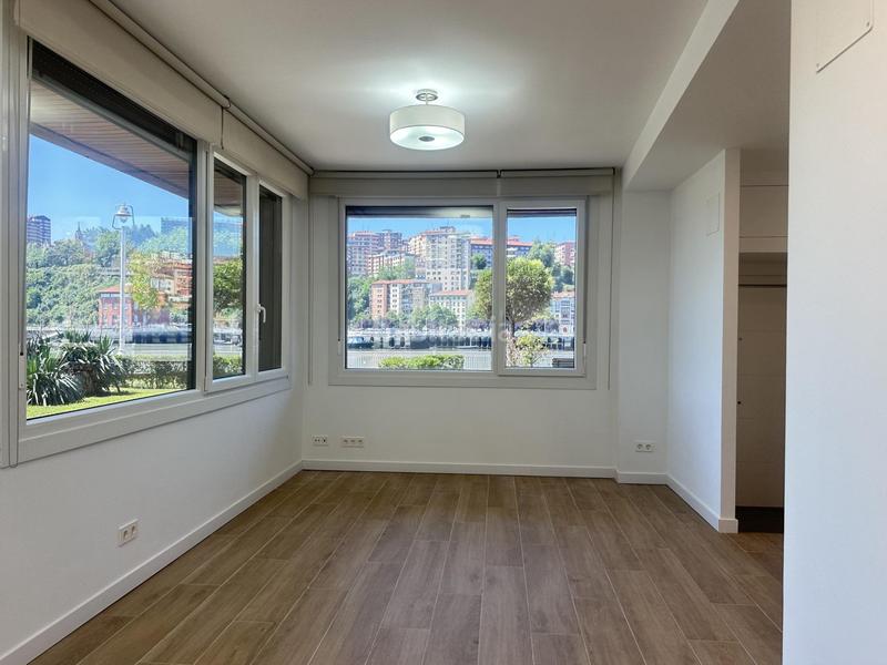 Foto 4b4c942a-3f6f-45e3-b5db-c252aeb278f5. Alquiler piso vivienda, a estrenar y con espectaculares vistas, en el muelle tomás olabarri en Getxo