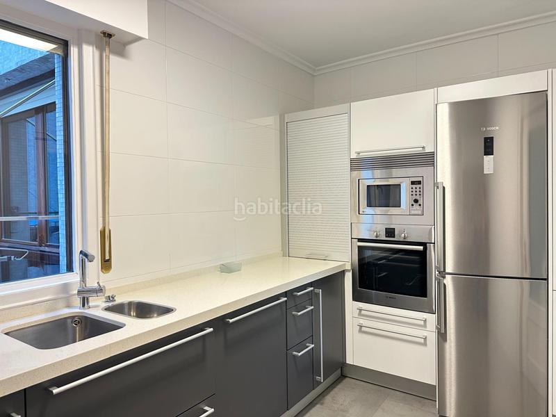 Foto 94d54be5-0ae6-4c8c-b426-4cd2fd70ef4c. Alquiler piso vivienda muy amplia en el centro de Las Arenas en Getxo