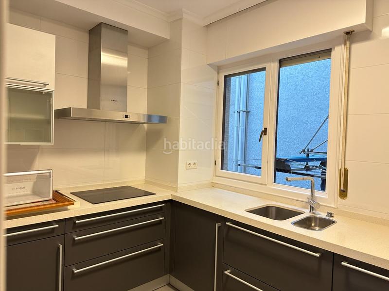 Foto e74a2f92-7502-4081-b782-a370b84c5e8f. Alquiler piso vivienda muy amplia en el centro de Las Arenas en Getxo