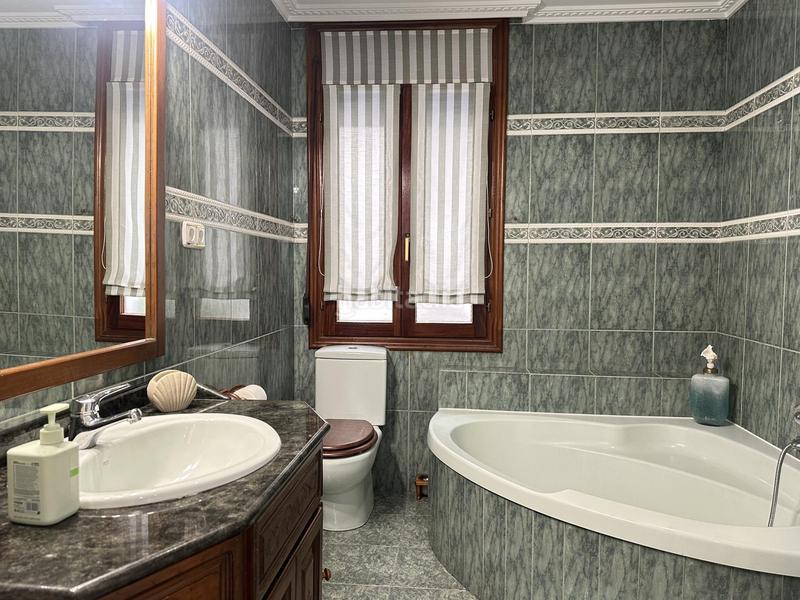 Foto 31202c2e-693f-4eb8-a114-b7009977eb80. Appartement avec chauffage dans Las Arenas Getxo