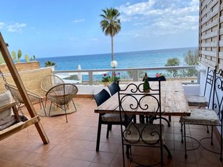 Alquiler Apartamento en S´Illot-Cala Morlanda. Apartamento con 3 habitaciones amueblado con aire acondicionado