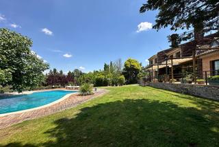 Chalet  Calle arlanza-ciudalcam-. Alegre y bellísima casa en ciudalcampo  alta calidad de construc