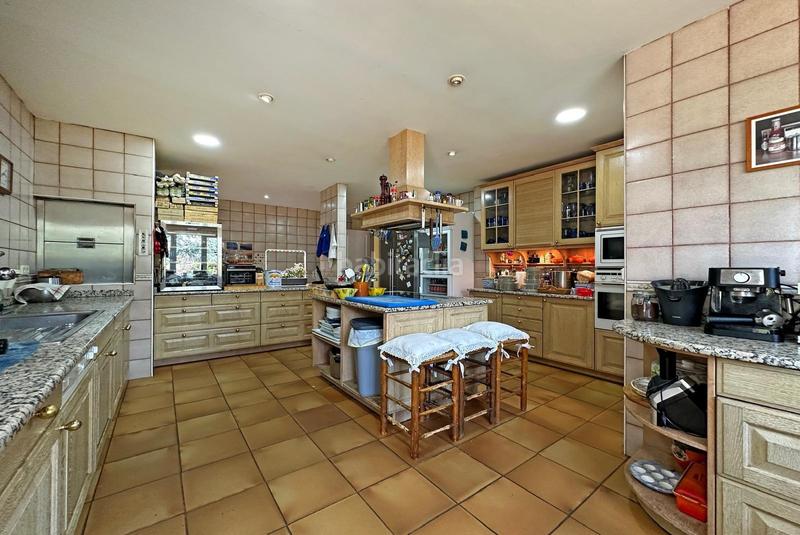 Foto 10b2ba30-1c95-4d97-a871-1ca7eb40930c. Chalet alegre y bellísima casa alta calidad de construcción con estética única en una parcela de casi 5000 metros cuadrad en Ciudalcampo