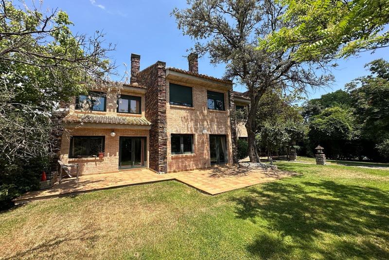 Foto 7e7eb13a-6f1e-45e0-9713-1cee1c3261e7. Chalet alegre y bellísima casa alta calidad de construcción con estética única en una parcela de casi 5000 metros cuadrad en Ciudalcampo
