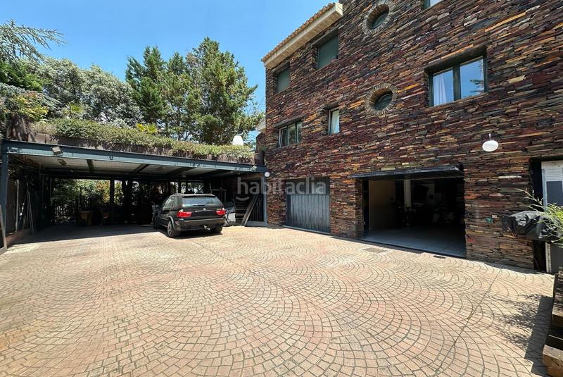 Foto d34244cc-87d1-4791-a4cf-2f9a108e84d9. Chalet alegre y bellísima casa alta calidad de construcción con estética única en una parcela de casi 5000 metros cuadrad en Ciudalcampo