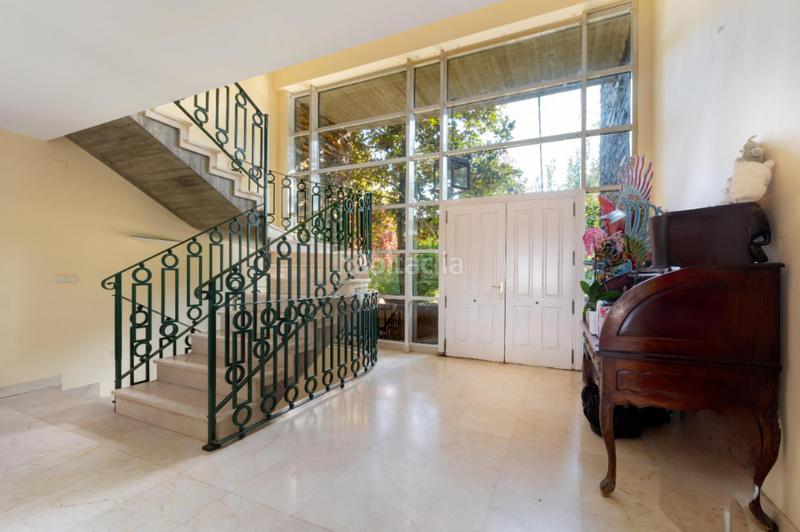 Foto d70b20ab-15a3-4dff-8f29-600d492f622d. Chalet alegre y bellísima casa alta calidad de construcción con estética única en una parcela de casi 5000 metros cuadrad en Ciudalcampo