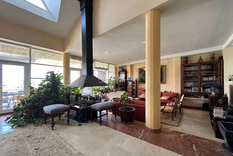 Foto e29a9b23-ab1e-44ca-a6dd-197084886fd0. Chalet alegre y bellísima casa alta calidad de construcción con estética única en una parcela de casi 5000 metros cuadrad en Ciudalcampo