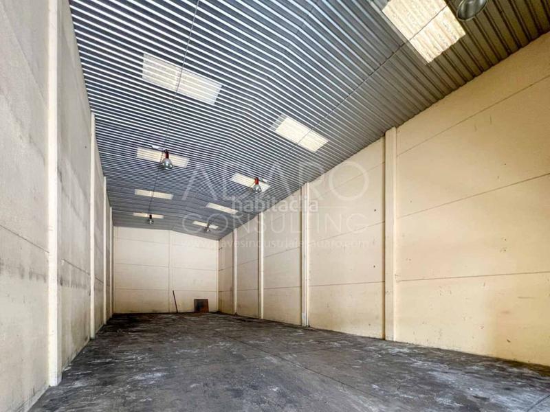 Foto fbb54bf2-0c70-4bfb-89a3-738060836d4b. Nave industrial  en venta en nueva alcalá en Alcalá de Henares