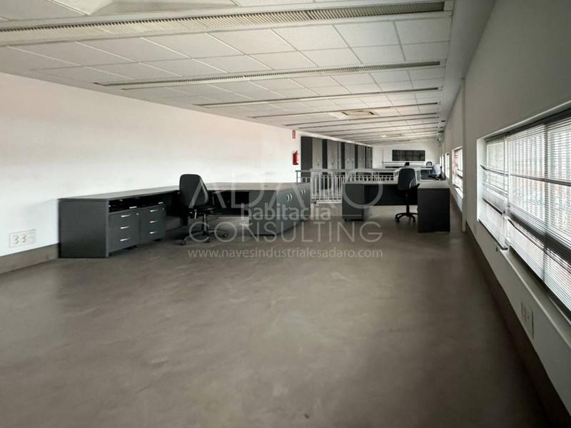 Foto 08b877b0-a118-47c9-b27b-94bd35950d43. Nau industrial a Zona Industrial Pinto