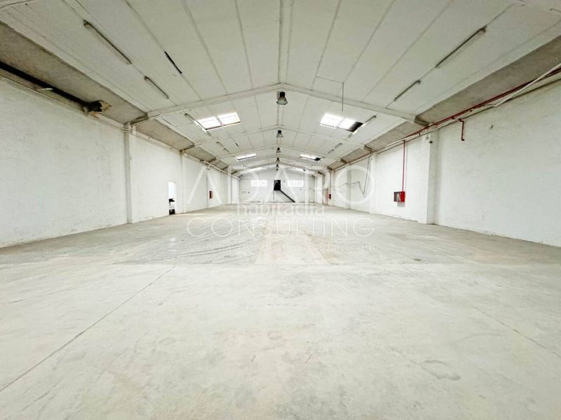 Foto b963e0f2-e883-4010-bf1e-30bd293acff9. Nau industrial a Zona Industrial Pinto