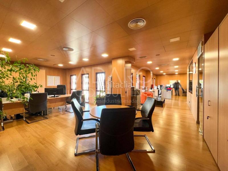 Foto e23da4d3-a6b7-4e28-b46c-05947cbd3487. Location bâtiment à usage industriel dans Las Dehesillas-Vereda de los Estudiantes Leganés