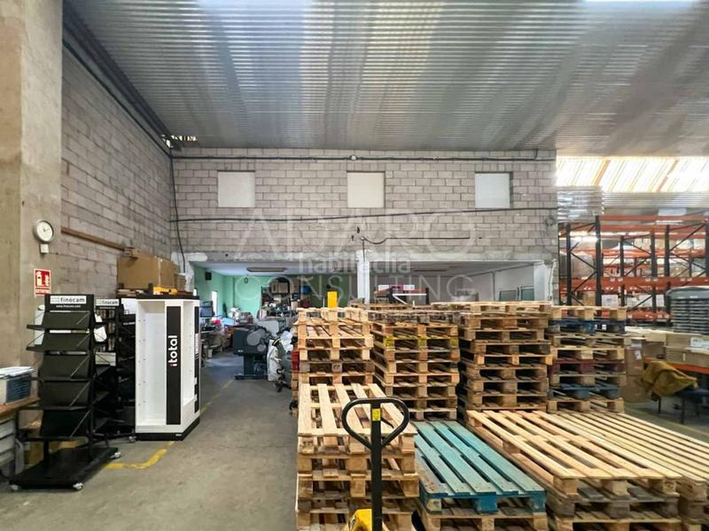 Foto eee6bf2d-b460-460a-b24d-d18ea54eb938. Location bâtiment à usage industriel dans Las Dehesillas-Vereda de los Estudiantes Leganés