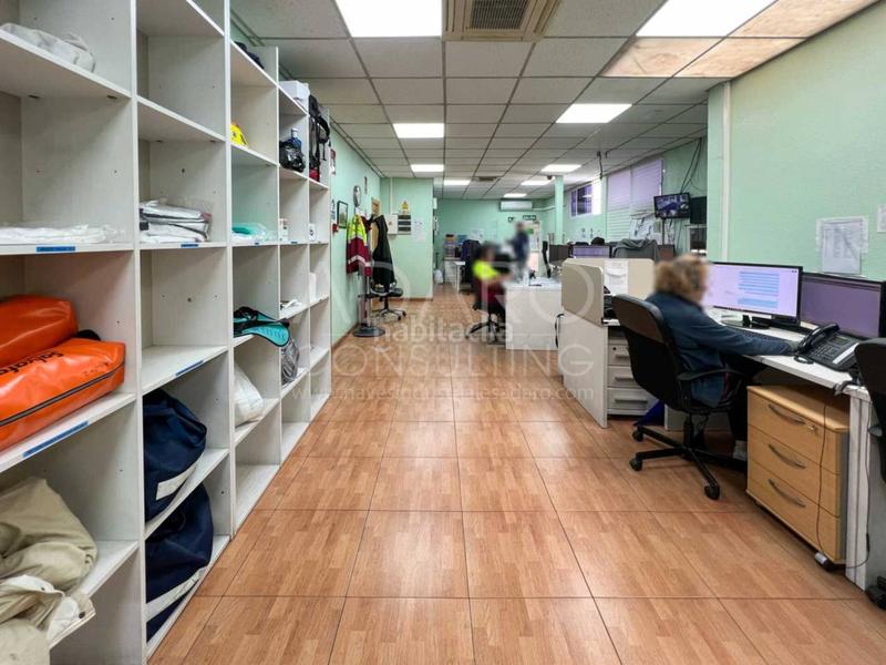 Foto af78c4ce-c7b8-43ed-af44-fca2d32dd18f. Nave industrial en torres quevedo 11 venta de nave industrial en Leganés