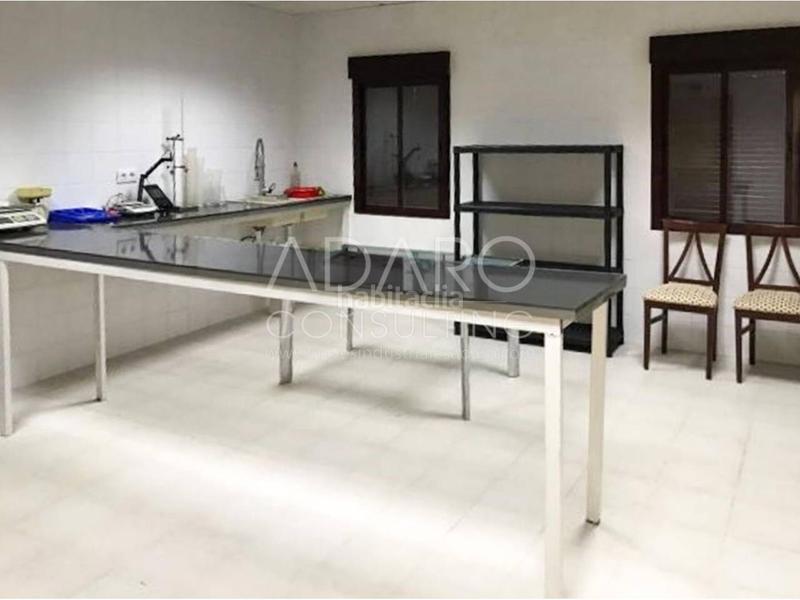 Foto 781f928c-85b5-4f25-be7a-98d3654e8953. Nave industrial  en venta en Yepes