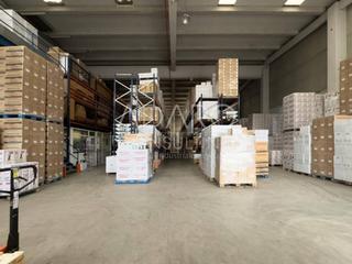 Bâtiment à usage industriel  Almazara. Venta de nave industrial en tres cantos