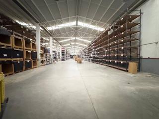 Industrial building  Resina. Venta de nave industrial en villaverde