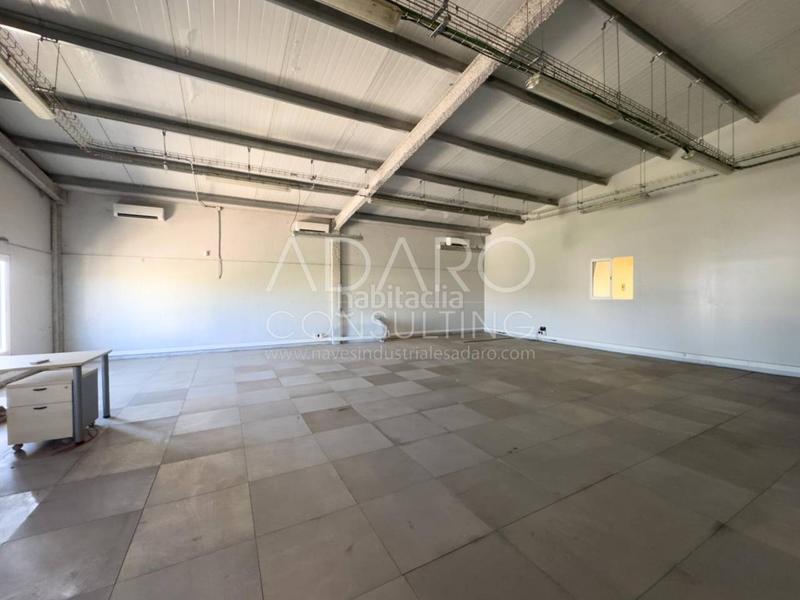 Foto 048b4d93-b6c1-4108-bdfc-cd0b6d36cbc4. Rent industrial building in Torres de la Alameda