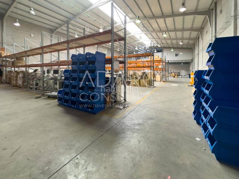 Foto 0e4805e6-43a0-48bb-b59c-573b3a4a7818. Rent industrial building in Torres de la Alameda