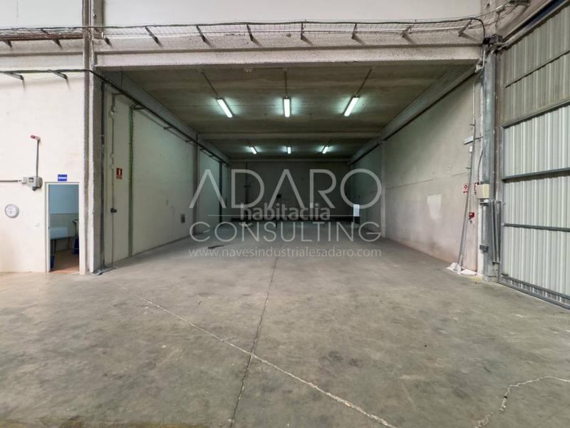 Foto 42c8f443-212b-46cb-bb34-3905aca21511. Rent industrial building in Torres de la Alameda