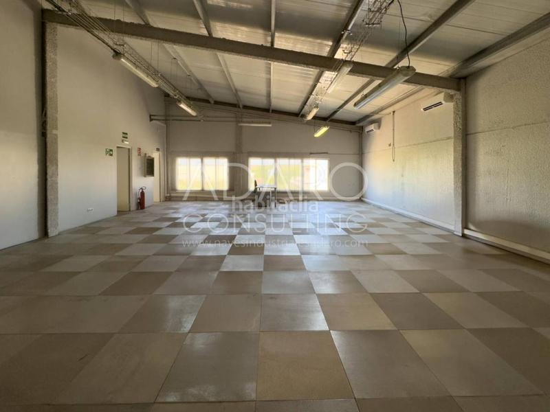 Foto d039c7b1-bc09-40f8-af18-7f3a89cee283. Rent industrial building in Torres de la Alameda