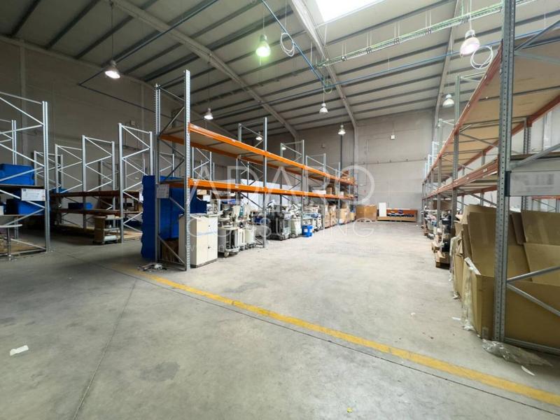 Foto e0380b55-c48e-4b2c-a4c5-be137c3a4a1e. Rent industrial building in Torres de la Alameda