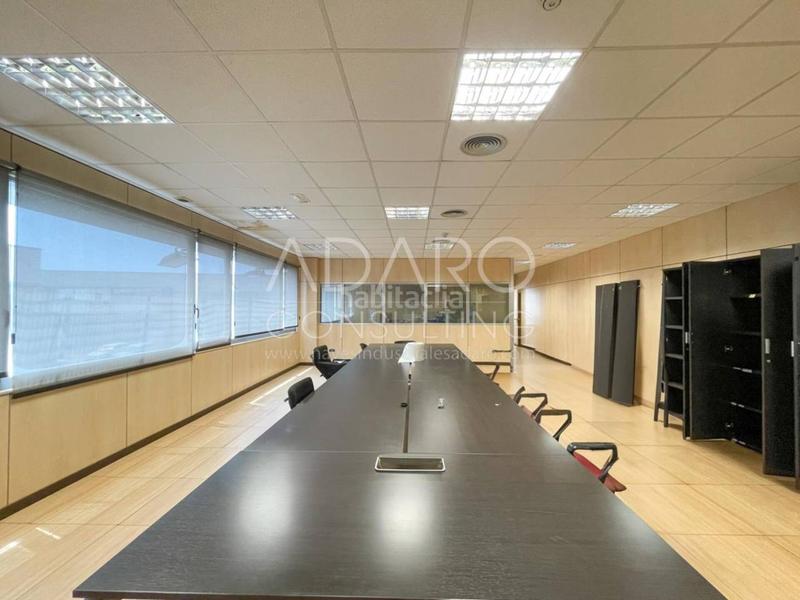 Foto 1c3b2f1b-619d-4e73-bd60-b5672f0b22a2. Location bâtiment à usage industriel avec chauffage dans Leganés