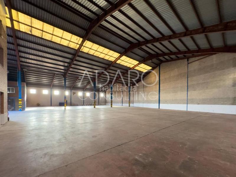 Foto 389d3cc7-16e5-4547-a3b3-82723df06ec6. Rent industrial building in Leganés norte Leganés