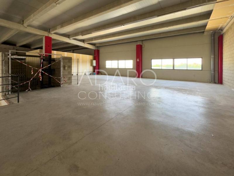 Foto 1d58cd25-b581-46b4-9b87-68db5ed22c72. Rent industrial building in La Garena Alcalá de Henares