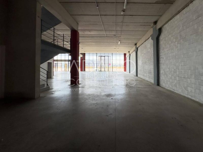 Foto f19bba25-855c-43cd-bacb-570cb9569bef. Rent industrial building in La Garena Alcalá de Henares