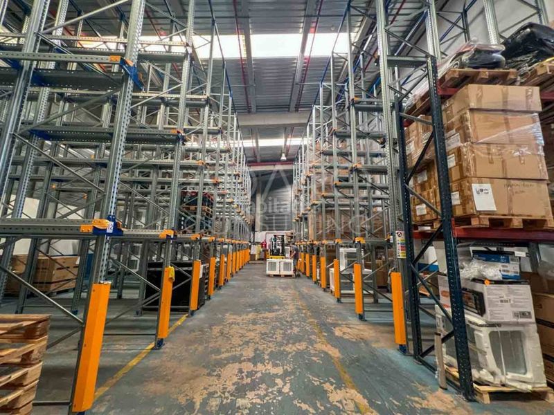 Foto 8ce0a850-bff7-414b-9497-8f5b9ee84779. Nau industrial a Alovera