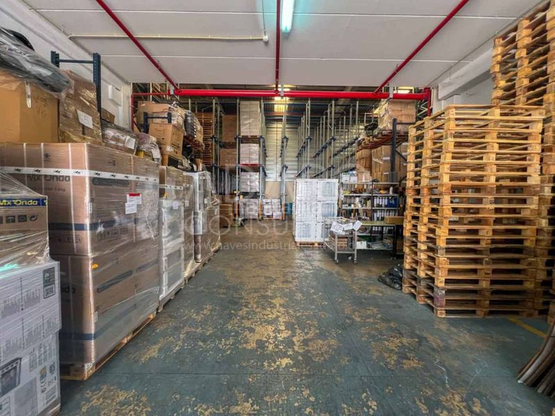 Foto a2e25b21-02ac-4dfb-b3fc-d8007d1cd3bd. Nau industrial a Alovera