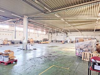 Location Bâtiment à usage industriel  Calle antonio gaudí. Nave industrial en alquiler en fuenlabrada 1.179 m