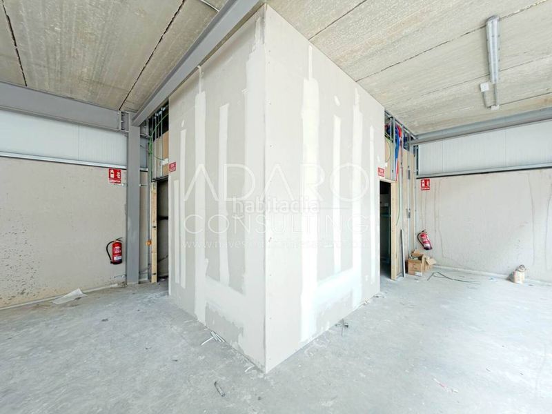 Foto eb857f4c-fc07-4b40-ba4c-09e63bceb3aa. Nau industrial a Loeches