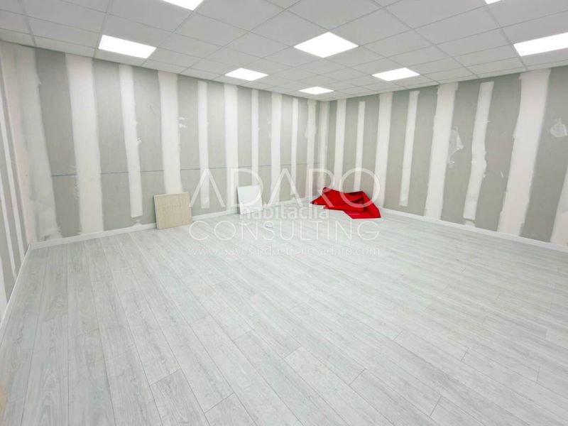 Foto f0ee3e1f-c45c-4dbd-b104-48a2affaa04a. Nau industrial a Loeches