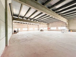 Fabrikhalle  Calle marcelino camacho. Nave industrial en venta en móstoles de 1.252 m