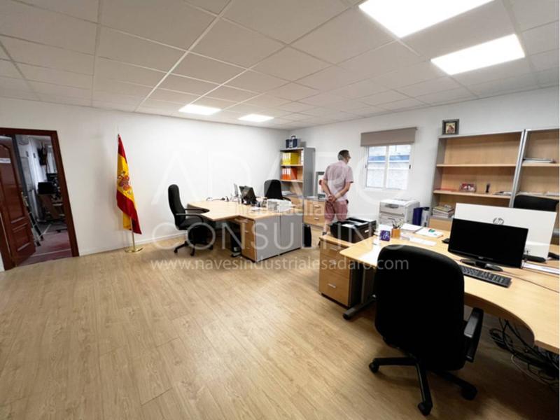 Foto 1ce53c43-c22a-48aa-9461-cce3f177f38a. Nau industrial a Loeches