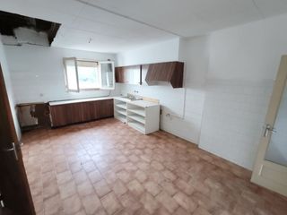 Local Comercial  Carrer guixaró. Venta local (casserres)