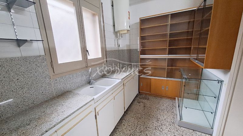 Foto 879a5a9d-4bd7-4b0d-a7fc-0eeadd57fbf3. Lloguer local comercial a Avià