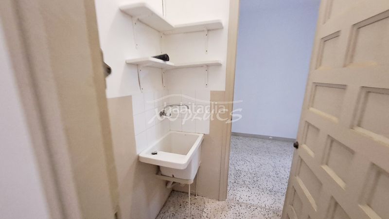 Foto fc9de0d5-50ab-470c-9a05-cdb73d271dbe. Lloguer local comercial a Avià