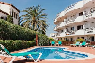 Casa adossada a Salins - Cavall de Mar. Residencia compuesta por 6 casas adosadas con piscina.