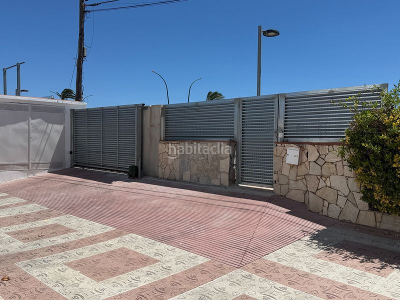 Foto eb10dd08-aeb5-4347-b207-c83afd22f010. Casa adossada amb piscina a Salins - Cavall de Mar Empuriabrava