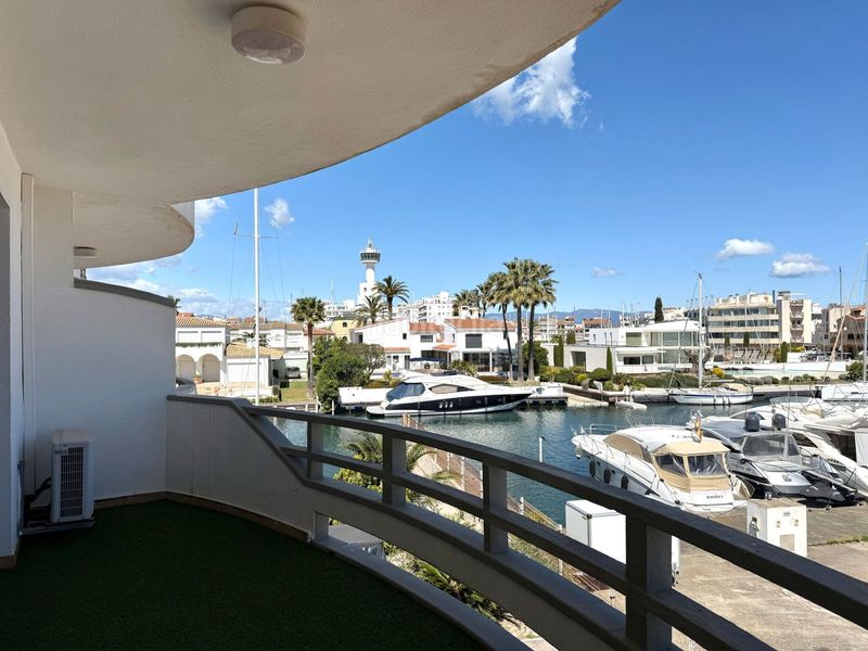 Foto 3d7773c3-58c3-4137-890f-a29119cc9296. Casa adossada amb piscina a Salins - Cavall de Mar Empuriabrava