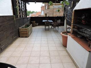 Casa  Passeig d'espronceda. Casa tipo bis con  terraza