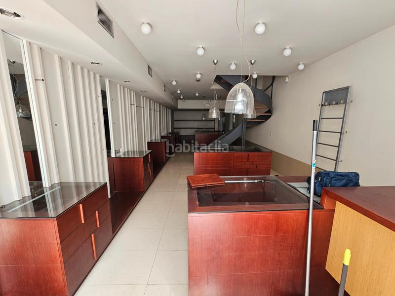 Foto 7c5477cd-ac46-4ea2-b5a3-7ab514e15840. Edificio in Centre Sabadell