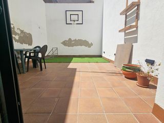 Haus in Gràcia. Casa práctica y cómoda, con garaje