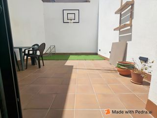 Casa a Gràcia. Casa práctica y cómoda, con garaje
