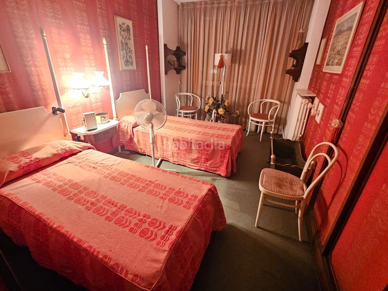 Foto 28631133-89b2-4ce4-9607-8a6363dcce07. Pis amb xemeneia calefacció a Centre Sabadell