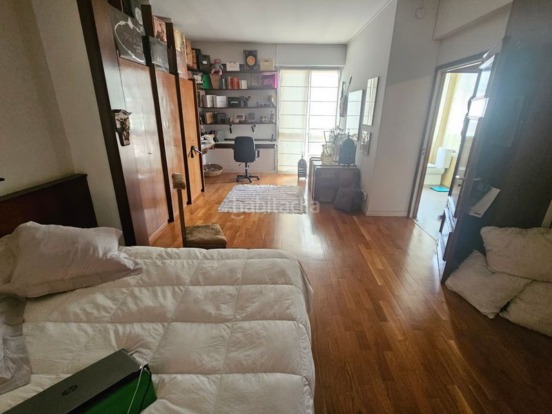 Foto 9f6979f7-b03c-4357-8ce4-63afdf15b890. Pis amb xemeneia calefacció a Centre Sabadell